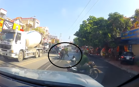 Thông tin chính thức vụ Công an Hải Phòng chặn xe vi phạm khiến đôi nam nữ bị ngã