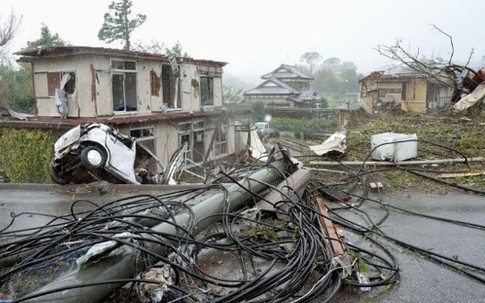 Siêu bão châu Á Hagibis mạnh nhất thế kỷ xé tan nát nhà cửa, phá hủy xe sang và cuốn trôi người