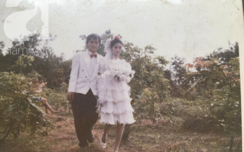 Đám cưới 25 năm trước của cô gái Đồng Tháp: Lấy anh hàng xóm vì được tặng trứng vịt mỗi ngày, không phải Rich kid nhưng đám cưới vẫn 'chất chơi' ngời ngời