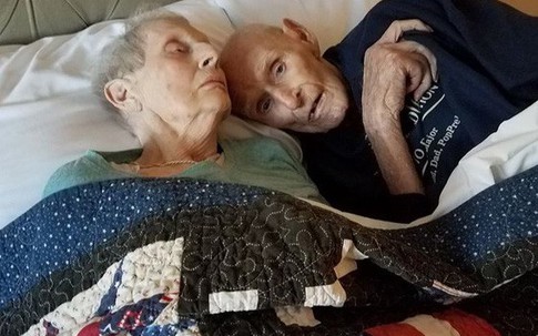 Chuyện tình keo sơn của cặp đôi bên nhau 70 năm, qua đời chung một ngày