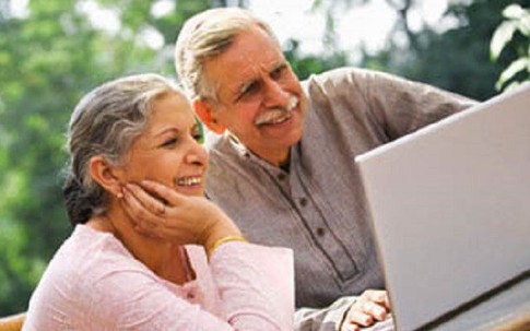 Tối hậu thư đanh thép của cụ ông khi cụ bà nghiện Facebook