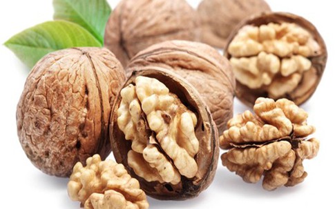 Hạt óc chó có công dụng gì đặc biệt mà nhiều chị em đang "rỉ tai" nhau?
