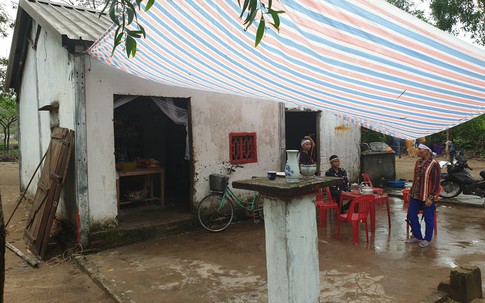 Bố mẹ mất sớm, 3 anh em bệnh tật phải nương tựa bà cô mù lòa