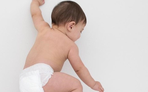 Đừng để tã xệ, vón cục ảnh hưởng xấu đến vận động của trẻ
