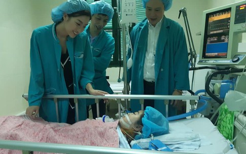Cuộc gặp gỡ đặc biệt với Hoa hậu Đỗ Mỹ Linh của cô bé xứ Lạng sau ca ghép tim định mệnh