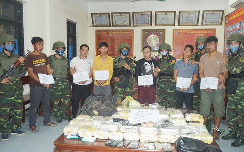 Dùng vũ khí nóng vận chuyển số lượng lớn ma túy từ Lào về Việt Nam