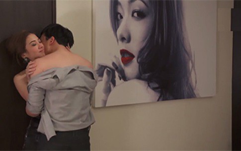 Vợ chết sững nghe con trai bi bô nói 'Bố bảo ăn cô Hương là ngon nhất', âm thầm tìm hiểu thì điếng tim khi biết sự thật