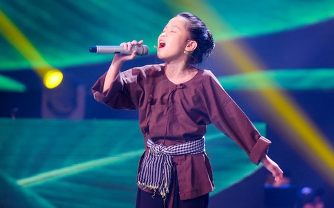 The Voice Kids: Hương Giang nghẹn ngào với tiết mục đầy xúc động của học trò khi kể về cháy rừng Amazon