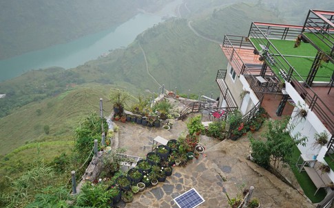 Panorama “mọc” trên đỉnh Mã Pì Lèng: Đừng tạo áp lực để đi ngược với luật pháp