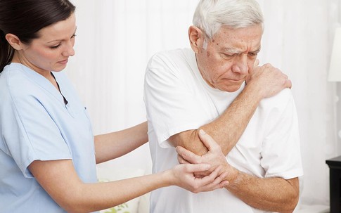Những sai lầm người cao tuổi hay mắc khi điều trị thoái hóa khớp