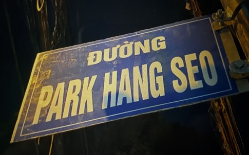 Bảng tên đường "Park Hang Seo" do người hâm mộ tự gắn đã được tháo dỡ