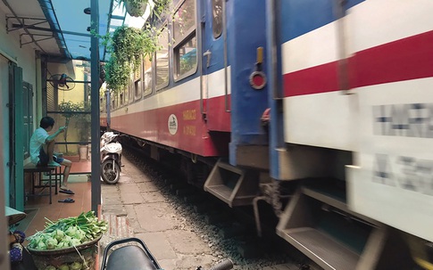 Sau đề nghị di dời của Bộ GTVT: Người dân phố cà phê đường tàu “mất ngủ”