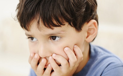 9 cách giúp con trẻ thoát khỏi sự lo lắng sợ hãi
