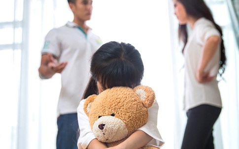 Hai vợ chồng cãi nhau, con gái bất ngờ chạy đến hét lớn “bố mẹ ly hôn con sẽ bỏ nhà đi” tôi như chết lặng