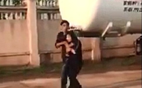 Đối tượng nghi “ngáo đá” cầm dao khống chế một phụ nữ