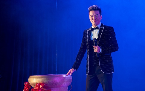 Đàm Vĩnh Hưng: '2019 là năm tuổi nên nhiều sóng gió'