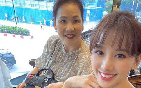 Mẹ ruột Hari Won gây choáng với phong cách thay đổi, ngày càng trẻ trung và dùng hàng hiệu 'khủng' không thua con gái