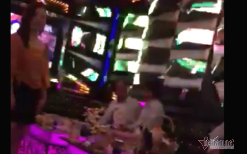 Nghi vấn Viện trưởng KSND ở Đắk Lắk đi hát karaoke ôm bị quay clip