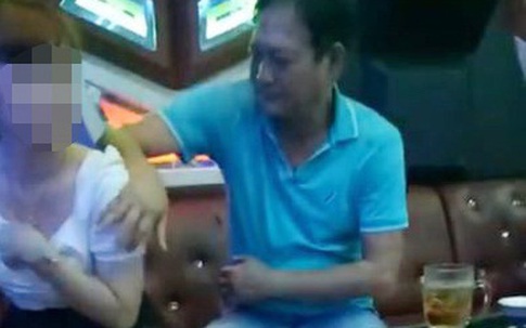 Làm rõ vụ Phó bí thư huyện ủy sờ ngực nữ nhân viên quán karaoke