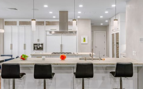 Căn hộ 4 phòng ngủ của nam diễn viên có cuộc đời éo le hơn cả trên phim