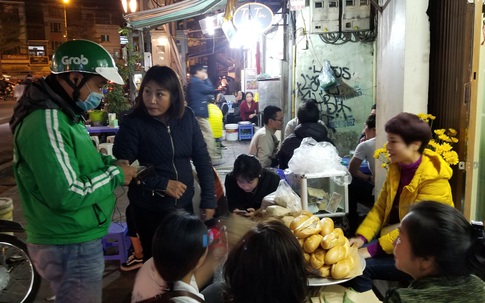 “Bữa ăn 2.000 đồng” ấm tình người giữa mùa đông Hà Nội