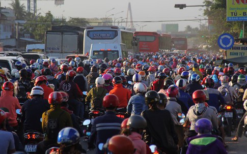 Huyết mạch lưu thông từ miền Tây lên TP.HCM 'thất thủ đến nghẹt thở': Phải xả trạm thu phí lập tức!