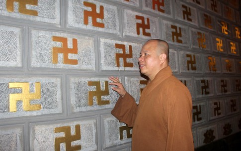 Bí ẩn bên trong ngôi chùa đầu tiên tại Việt Nam có hệ thống tường đá khắc gần 3.000 chữ VẠN