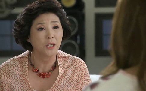 Thấy em dâu đòi bán miếng đất dưỡng già của mẹ chồng, chị dâu 'tặng' ngay một bài học nhớ đời