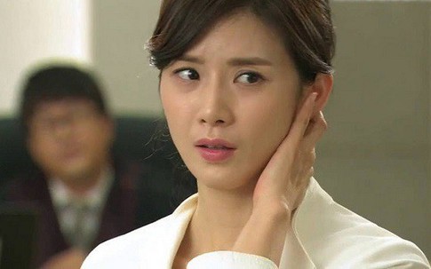 Về ra mắt nhà bạn trai, cả họ xúm vào yêu cầu cô gái phải làm một việc khiến nàng nghe xong chỉ biết 'xách dép mà chạy'