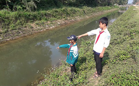 Nam sinh lớp 7 lao mình xuống kênh cứu hai em nhỏ