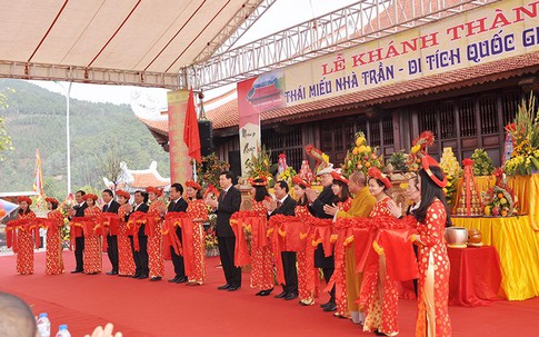 Hàng nghìn người dân được huy động tham gia lễ rước, tế tại lễ hội Thái Miếu nhà Trần