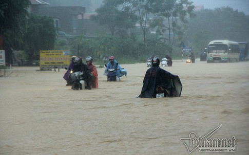Mưa đá, dông lốc ở Bắc Bộ dự báo thời tiết nguy hiểm rất gần