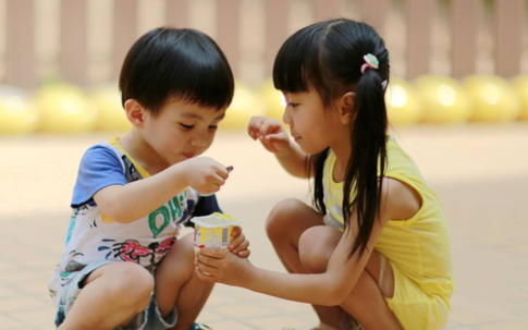 Dùng nghèo để nuôi con trai, dùng giàu để nuôi con gái