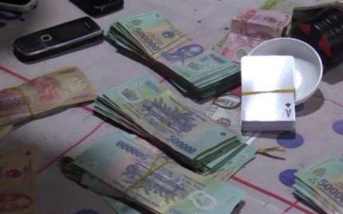 Phó Bí thư cùng Trạm trưởng y tế xã bị bắt khi đang sát phạt nhau trên chiếu bạc