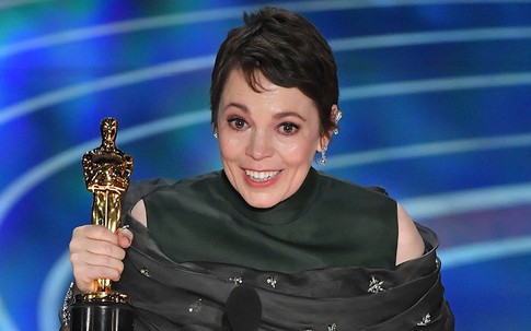 Oscar 2019: Tượng vàng nữ chính bất ngờ gọi tên Olivia Colman