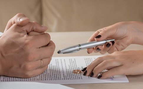 Vụ ly hôn đặc biệt trong trại giam Bình Điền