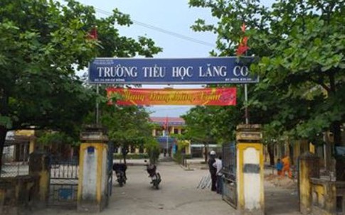 Nhiều học sinh bị giật dây chuyền trước cổng trường