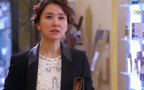 Đi đánh ghen hộ con dâu, mẹ chồng vừa nhìn thấy tình nhân của con trai đã vội vã bỏ về vì chính mình từng 'tạo nghiệp'