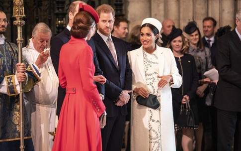 Kate và Meghan hôn má nhau khi đi sự kiện