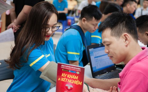 “Không chỉ bán hàng giỏi, phục vụ tốt, nhân viên của Điện máy Xanh còn “đốn tim” khách hàng bằng hành động ý nghĩa này.
