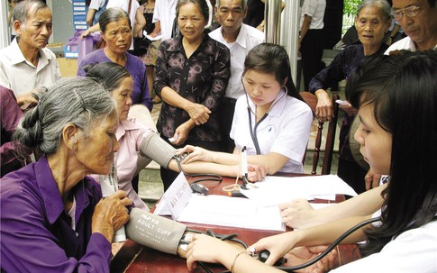 Số người cao tuổi Việt Nam tăng nhanh: Thách thức chính sách về y tế và phúc lợi xã hội