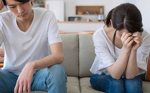 Vợ gần chục lần lén qua lại với người tình dù tôi đã tha thứ
