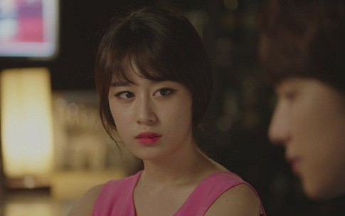 Ra khỏi cổng tòa án, vợ nói một câu mà chồng lệ rơi hai hàng muốn giữ vợ lại không nổi