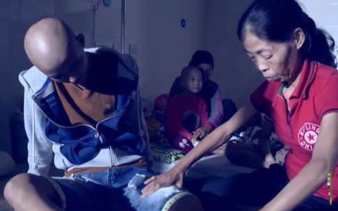 Người mẹ kế tận tâm nuôi 8 con riêng của chồng