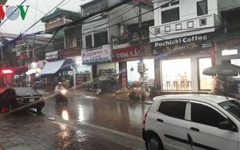 Một phụ nữ bị sét đánh tử vong ngay dưới hiên nhà