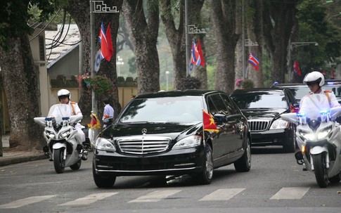 Chủ tịch Kim Jong-un đến viếng tượng đài liệt sĩ, thăm lăng Chủ tịch Hồ Chí Minh