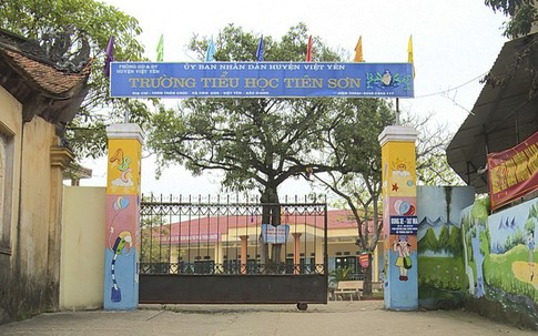 Đề nghị cấm dạy học đối với thầy giáo 'vỗ mông nữ sinh'