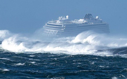 Hành khách kể lại cảnh chờ được giải cứu trên tàu Na Uy trôi dạt giữa biển