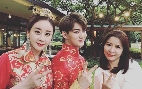Hoa hậu 43 tuổi hạnh phúc bên chồng kém 18 tuổi và con gái đầu lòng