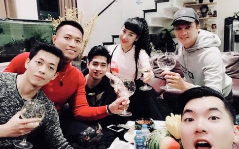 Hé lộ cuộc sống hôn nhân của Trương Nam Thành và bà xã đại gia hơn 15 tuổi, nhiều bất ngờ không như mọi người nghĩ